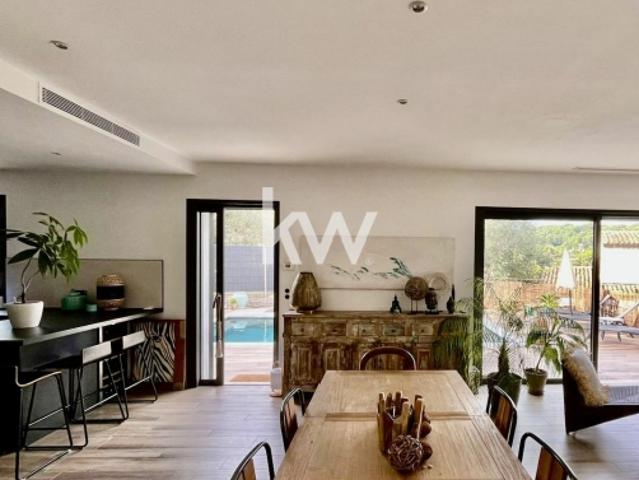 VENTE: Villa de 6 pièces 145 m² avec piscine à VALLAURIS