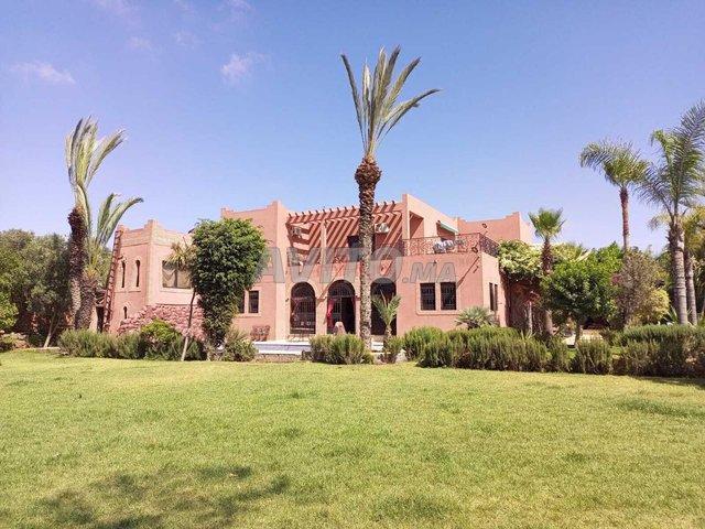 Vente Villa de 2400 m2 à Bouskoura