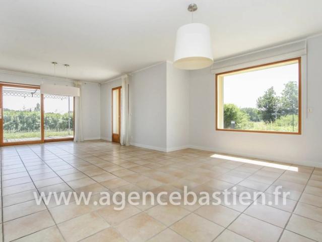 VENTE VILLA INDIVIDUELLE 6 PIECES BEAUX VOLUMES AU CA