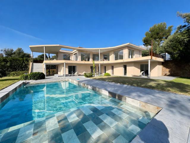 Vente Villa Moderne Proximite De La Mer Grimaud 250m² Grimaud