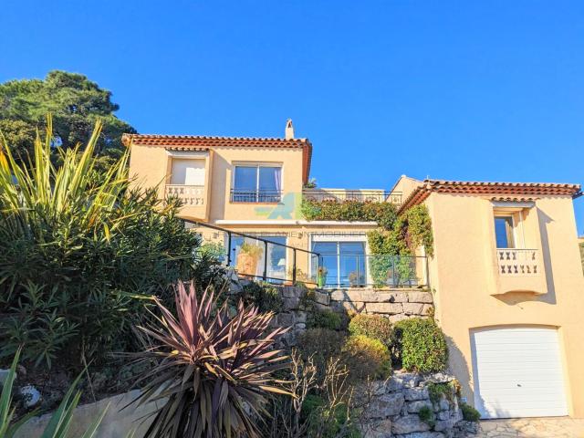 Villa 4 chambres avec vue mer dans le golfe de saint tropez 200m² Les Issambres