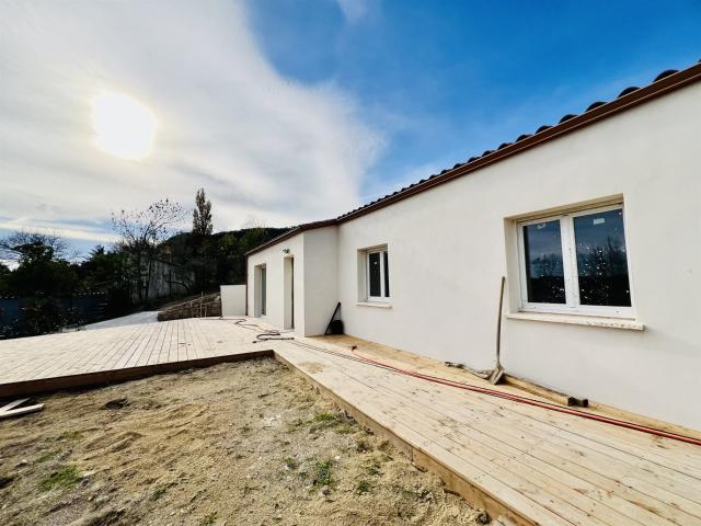 Vente villa plain pied T4 sur 782m2 avec vue et garage 100m² Lodève