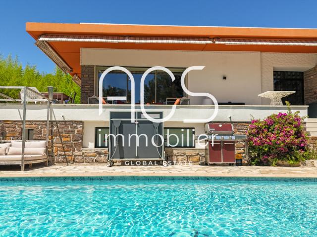 Vente Villa rénovée de 270 m2 avec piscine et jardin paysager 5 min en voiture de la plage