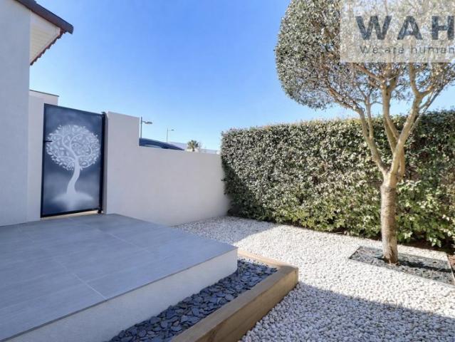 VENTE VILLA RECENTE 4 PIECES AVEC JARDIN ET GARAGE A SAINT B