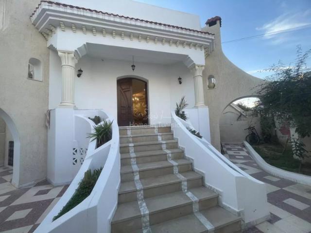 Vente Villa S+4 a Khezama Ouest