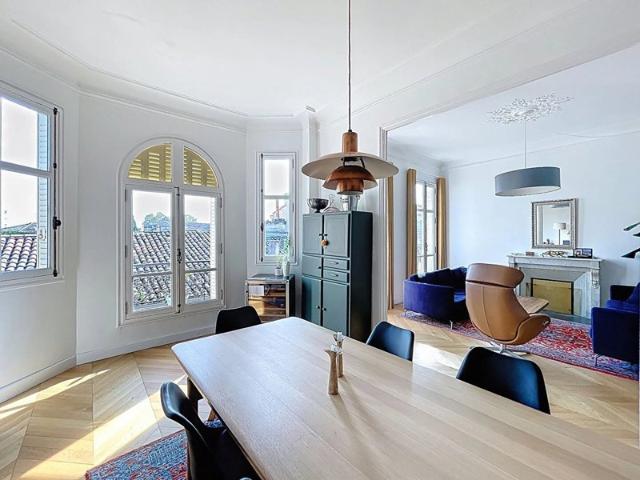 VENTE A TERME Avignon intra muros, spacieux appartement de 5 pièces à vendre, dernier étage, vue dégagée