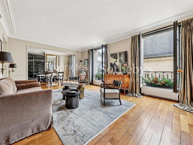 Vente Appartement 4 pièces 74.1 m2 Paris 7ème