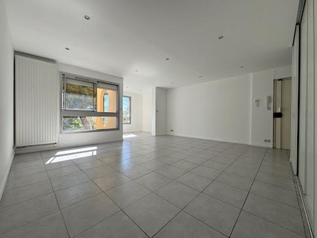 Vente Appartement 4 pièces 75.53 m2 Marseille 12ème