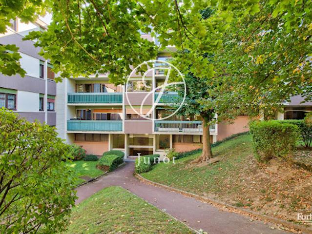 Vente Appartement 4 pièces 75.5 m2 Le Mesnil le Roi