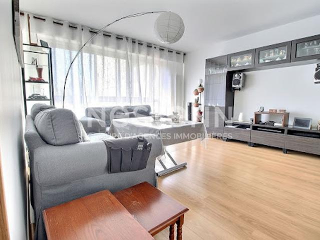 Vente Appartement 4 pièces 76.54 m2 Courbevoie