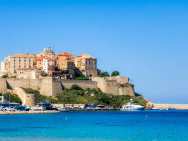 Vente Appartement 4 pièces 76 m2 Calvi
