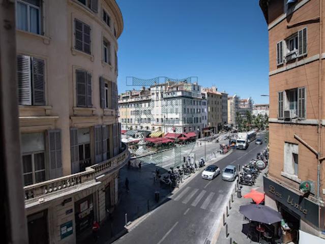 Vente Appartement 4 pièces 79 m2 Marseille 1er