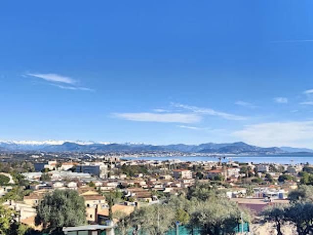 Vente Appartement 4 pièces 100.77 m2 Antibes