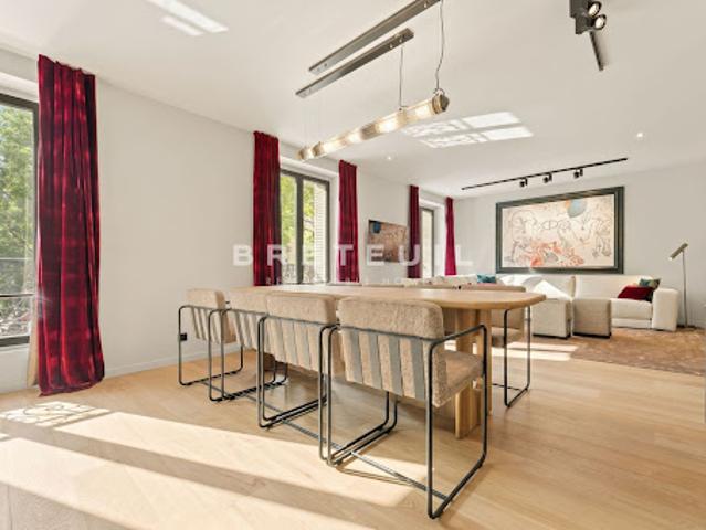 Vente Appartement 4 pièces 118.23 m2 Paris 18ème