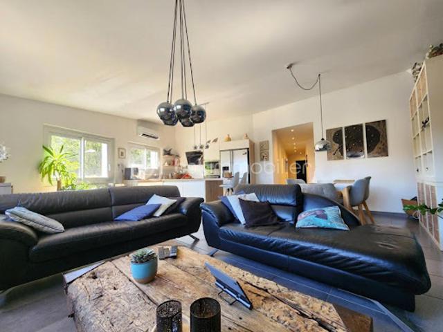 Vente Appartement 4 pièces 121.51 m2 Lézignan la Cèbe