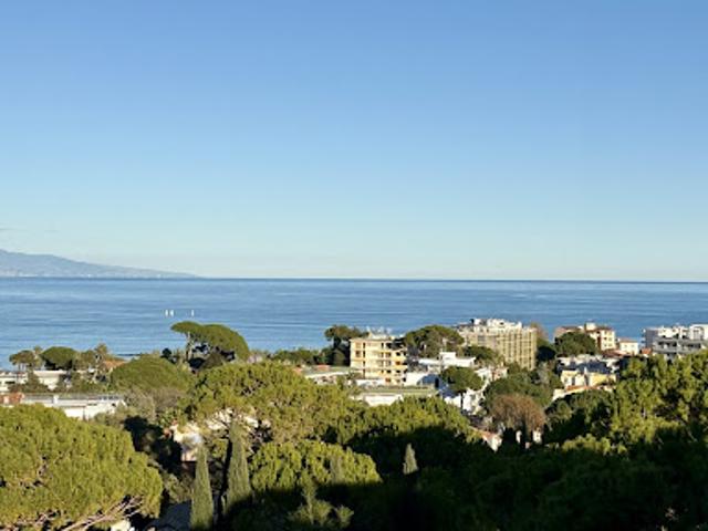 Vente Appartement 4 pièces 127 m2 Antibes
