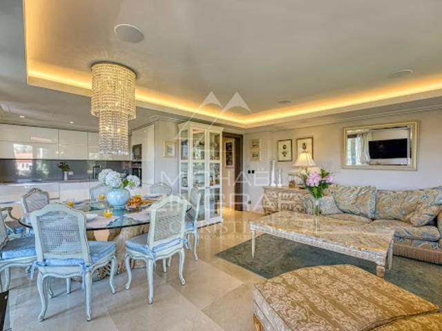 Vente Appartement 4 pièces 132 m2 Antibes