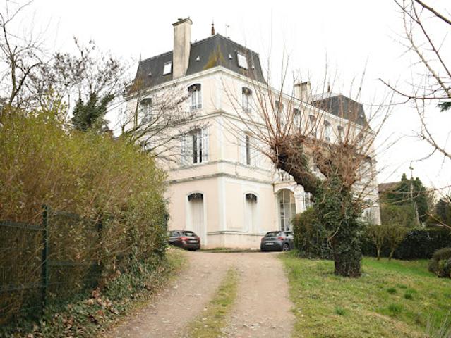 Vente Appartement 4 pièces 133.61 m2 Chateauneuf