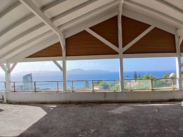 Vente Appartement 4 pièces 134.62 m2 Fort de france
