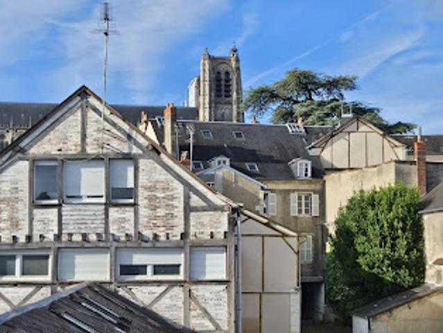 Vente Appartement 4 pièces 143.7 m2 Bourges