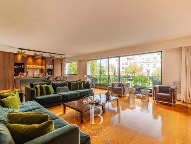 Vente Appartement 4 pièces 157.84 m2 Paris 16ème