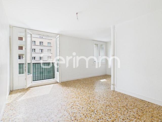 Vente Appartement 4 pièces + cuisine 67 m² 135 000 €