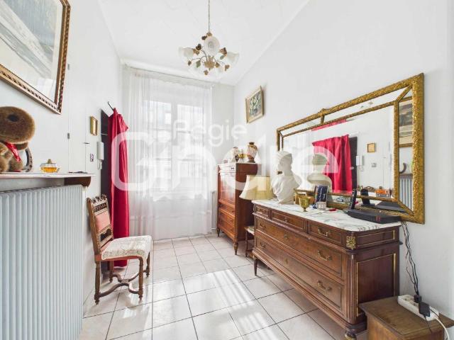 Vente Appartement 4 pièces + cuisine 84 m² 360 000 €