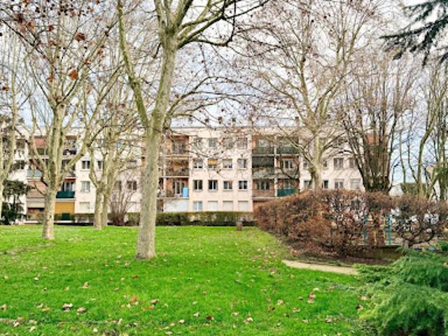 Vente Appartement 5 pièces 70.72 m2 Saint Denis