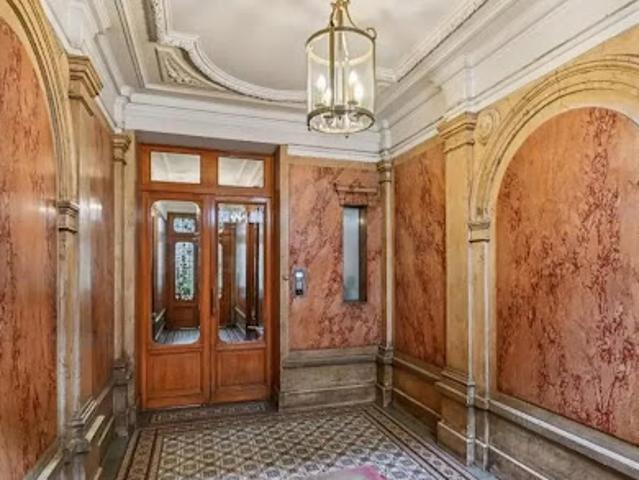 Vente Appartement 5 pièces 106.01 m2 Paris 18ème