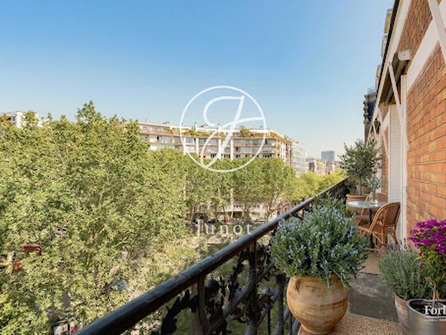 Vente Appartement 5 pièces 126.01 m2 Paris 16ème