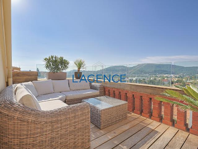 Vente Appartement 5 pièces 128 m2 Hyeres
