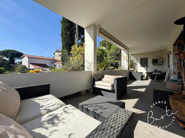 Vente Appartement 5 pièces 131 m2 Marseille 8ème