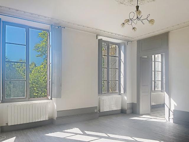 Vente Appartement 5 pièces 159.66 m2 Nimes