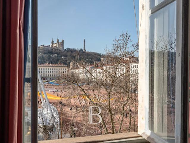 Vente Appartement 5 pièces 183.05 m2 Lyon 2ème