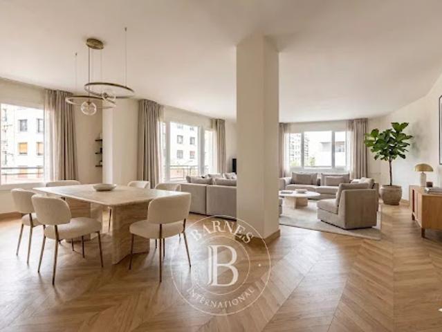 Vente Appartement 5 pièces 184.8 m2 Paris 16ème