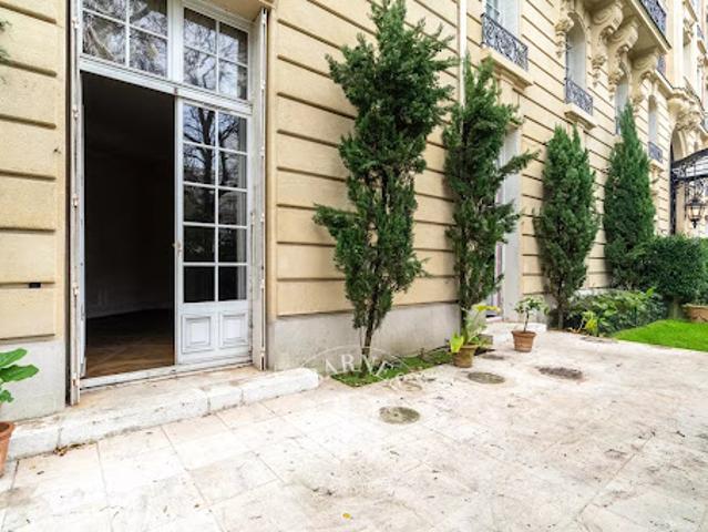 Vente Appartement 5 pièces 201.43 m2 Paris 16ème
