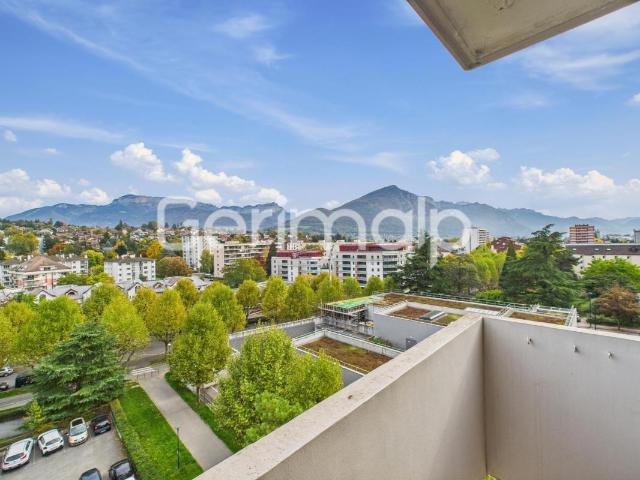 Vente Appartement 5 pièces + cuisine 111 m² 389 000 €