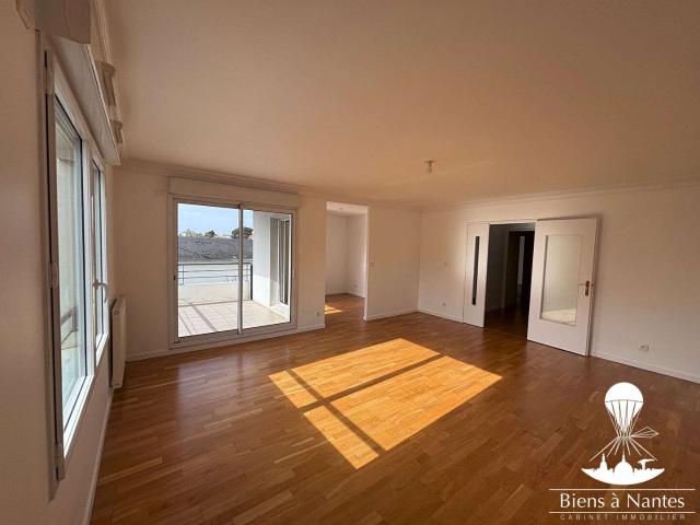 Vente appartement 5 pièces Nantes Rond Point De Rennes 44