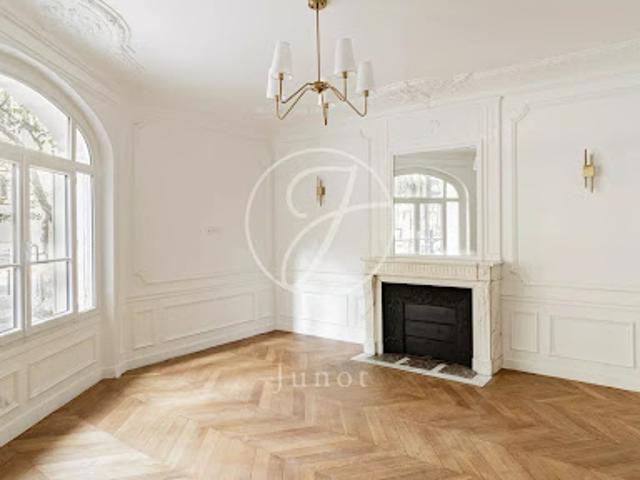 Vente Appartement 6 pièces 136.78 m2 Paris 7ème