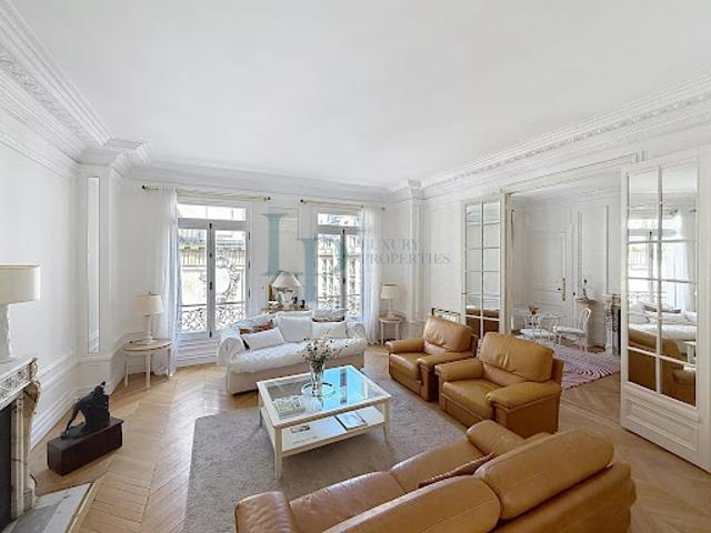 Vente Appartement 6 pièces 157.55 m2 Paris 8ème