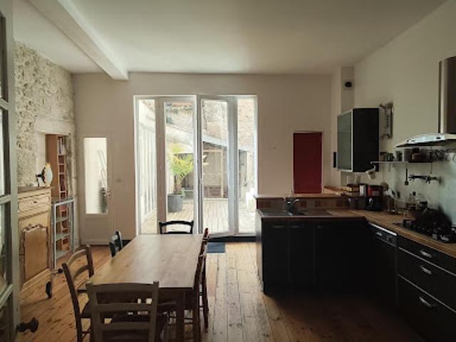 Vente Appartement 6 pièces 157 m2 Saintes