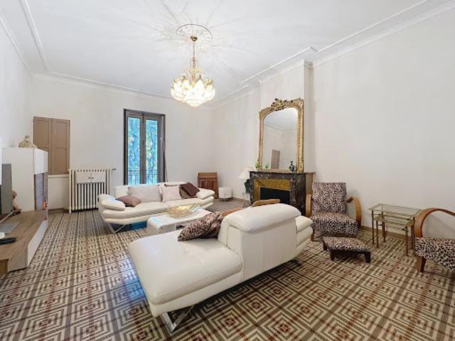 Vente Appartement 6 pièces 165 m2 Nimes