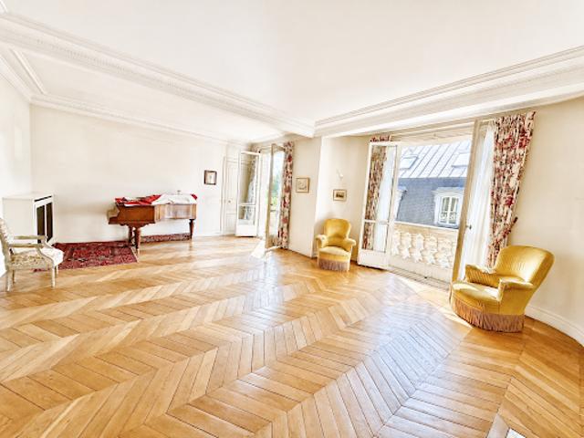 Vente Appartement 6 pièces 169.12 m2 Paris 7ème