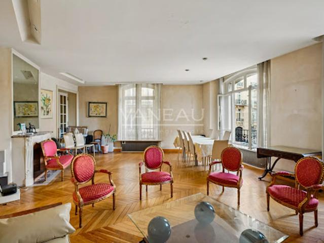 Vente Appartement 6 pièces 200.32 m2 Paris 16ème