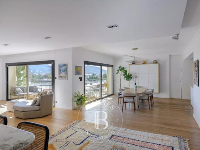 Vente Appartement 6 pièces 206 m2 Marseille 8ème