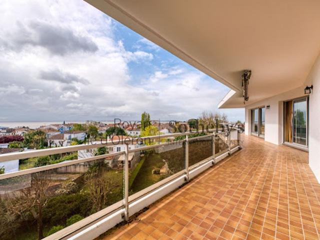 Vente Appartement 6 pièces 229 m2 Royan