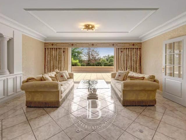 Vente Appartement 6 pièces 348.96 m2 Prévessin Moëns