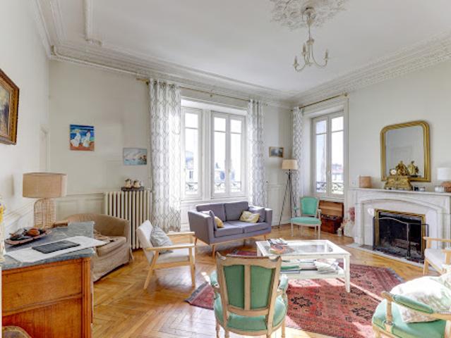Vente Appartement 7 pièces 194.59 m2 Clermont Ferrand
