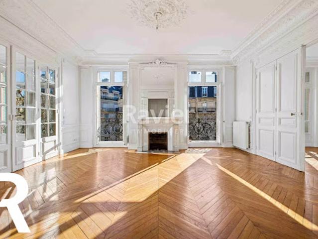 Vente Appartement 7 pièces 199.81 m2 Paris 17ème