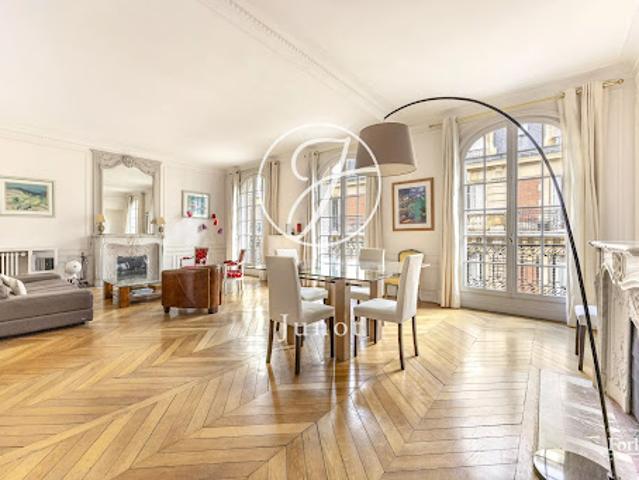 Vente Appartement 7 pièces 217.38 m2 Paris 17ème